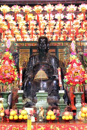 廟內的北帝銅像，其袍角刻有「大明萬曆三十一年」（1603年），已有400多年歷史，故對香港來說，玉虛宮是文物價值甚高的廟宇。