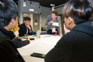 研討會安排海外講者與120多名就讀園境、樹藝及園藝的本地大專學生交流，討論在高密度城市環境下，如何讓林務工作可持續地發展。