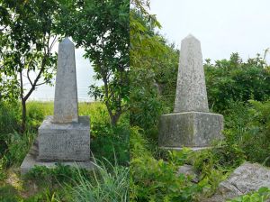 圖左是嶼北界石，圖右是嶼南界石，1902年由英國海軍豎立，石碑基座記載其用意，標誌1898年滿清政府與英國簽署《展拓香港界址專條》，把連同大嶼山的新界範圍租借予英國。