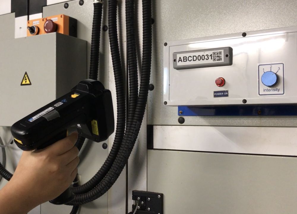 機電署約半數新增職位會協助機電資產數碼化的工作，例如為主要機電設備安裝「射頻辨識標籤」、輸入資產資料、把維修手冊電子化等。