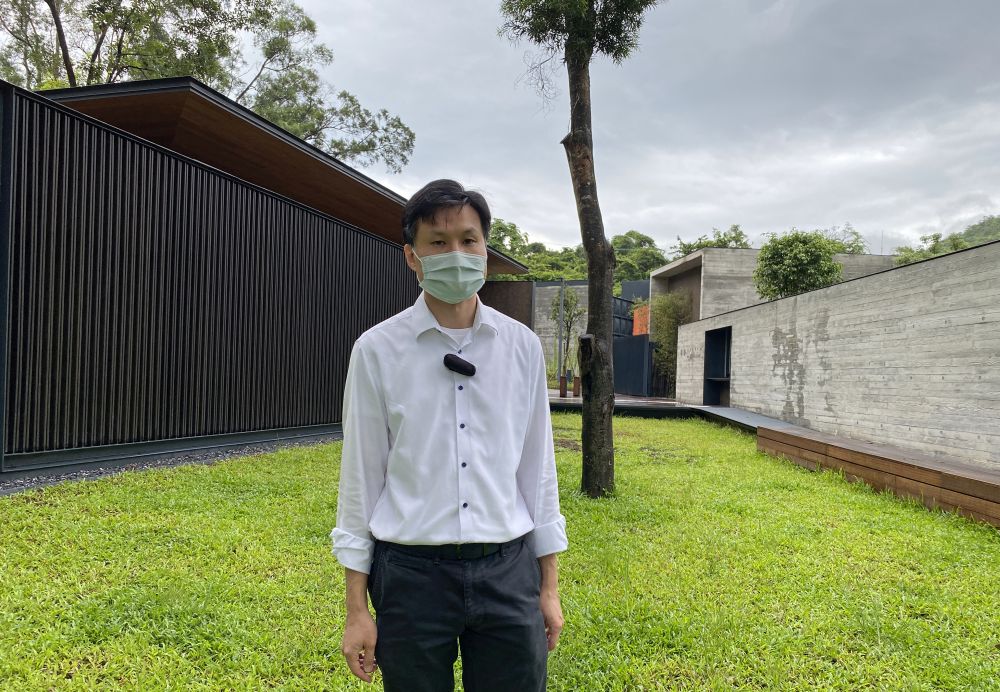 建築署高級建築師劉天行說，海下遊客中心參考傳統村莊的布局，不同的設施放於不同的位置，打破以往把所有設施放在一個四方盒子建築物內的做法。