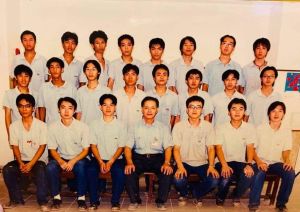 Michael（前排右二）由學徒做起，1999年畢業於建造業訓練局（香港建造學院前身）的管工訓練及安全督導員課程。