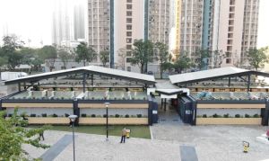 斜屋頂是基於香港多雨水的天氣而設計，適合去水。