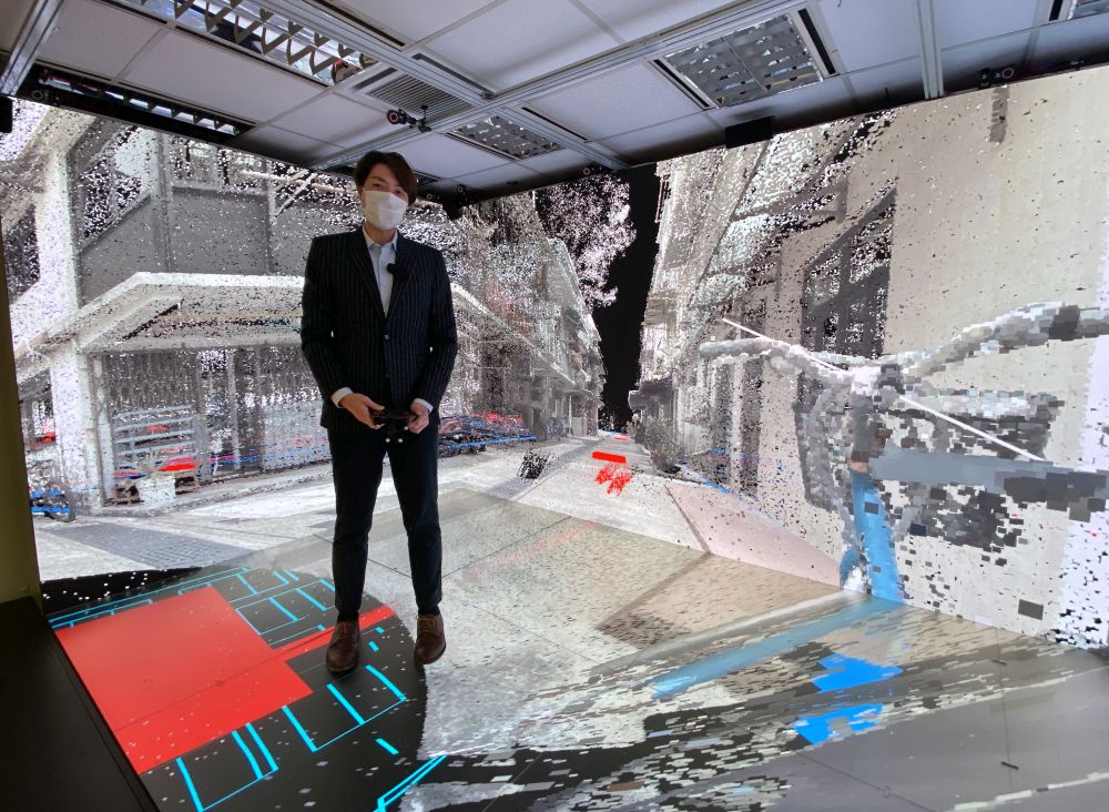 梁重賢示範利用點雲（Point Cloud）技術，結合BIM和CAVE，把工地現場及周邊環境仔細及準確地重現，協助工程團隊規劃和設計渠管工程。