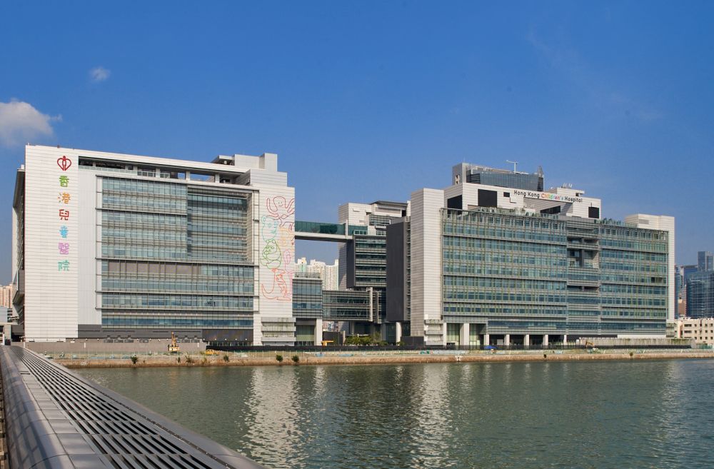 兒童醫院以動物貫穿整個建築設計，加上柔和色彩，有助紓緩病童緊張的情緒。