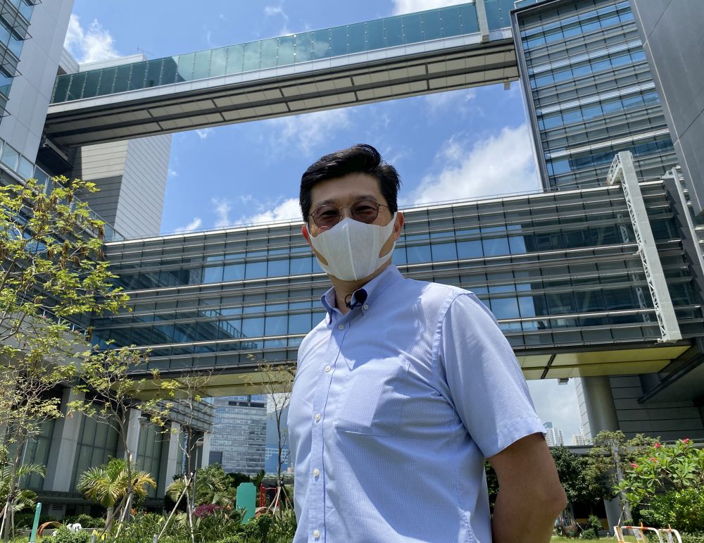 建築署工程策劃總監李翹彥表示，興建架空天橋是整個醫院項目中比較複雜的工程。