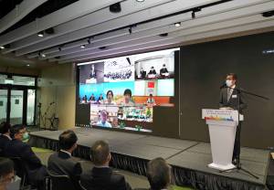 發展局局長黃偉綸在座談會上表示，隨著多項惠港措施的成功落實，會為香港相關企業和專業人士提供更多發展機會。