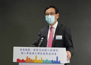 建築、測量、都市規劃及園境界立法會議員謝偉銓在座談會上發言。 