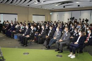 逾100位相關專業學會、協會、專業註冊管理局和企業代表參與座談會。