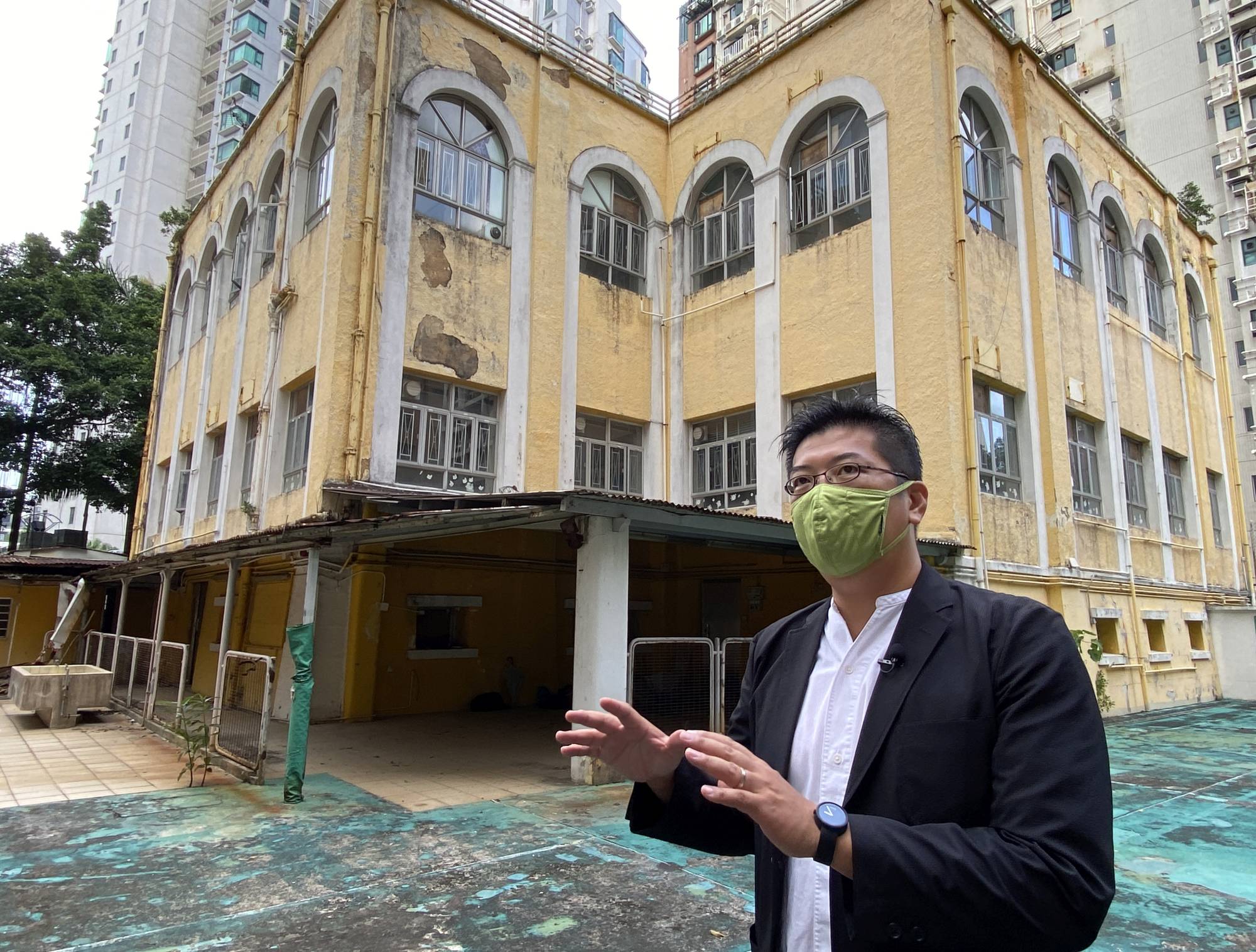 香港話劇團計劃把佐敦覺士道七號一幢二級歷史建築—前賈梅士學校，改建為推廣戲劇藝術的教育中心。項目建築師葉頌文表示，中心會提供一系列戲劇培訓課程和工作坊。