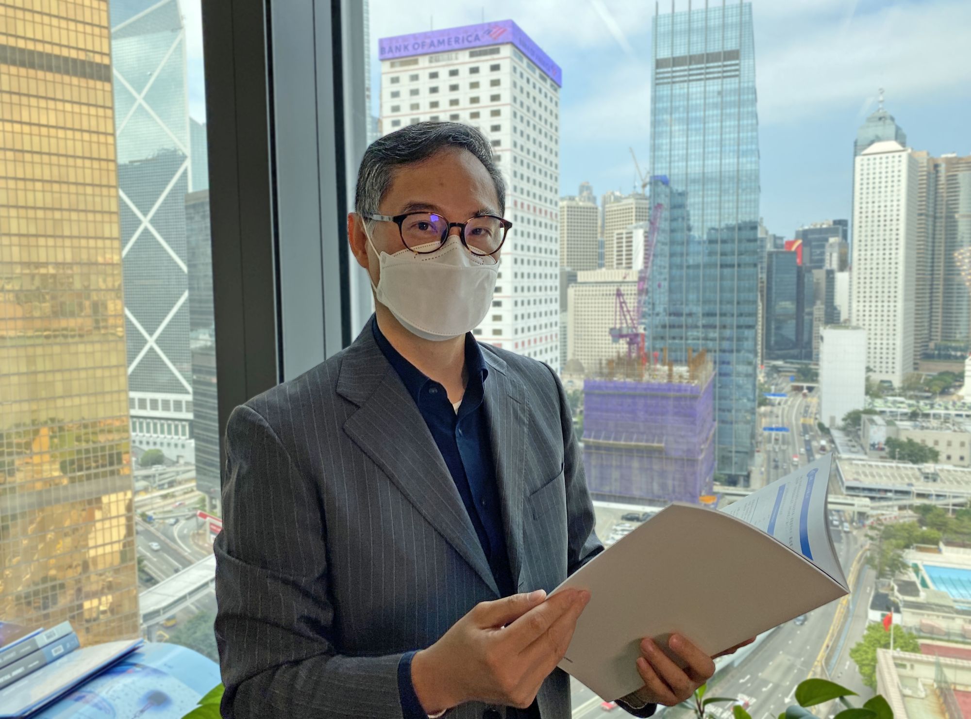 劉俊傑說，政府加強建造業人力培訓的措施，並配合支持業界採用先進科技和創新建造技術的政策，將會進一步提升建造業整體的生產力和承載力。