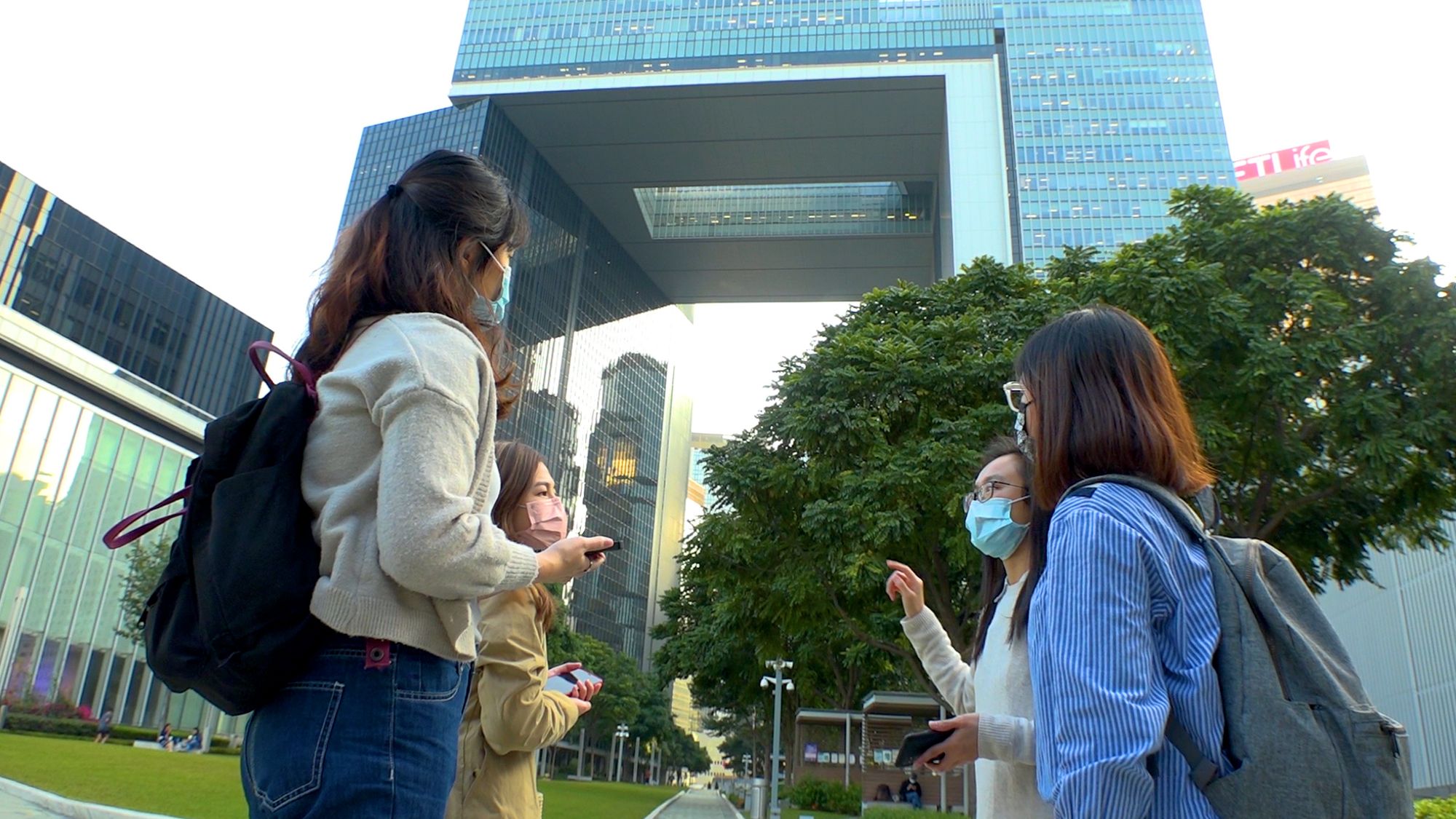 來自本地三間大專院校的園境建築課程的學生於今年 1 月初，就綠化空間的設計和改善城市居民健康和福祉的議題進行研習和實地視察。