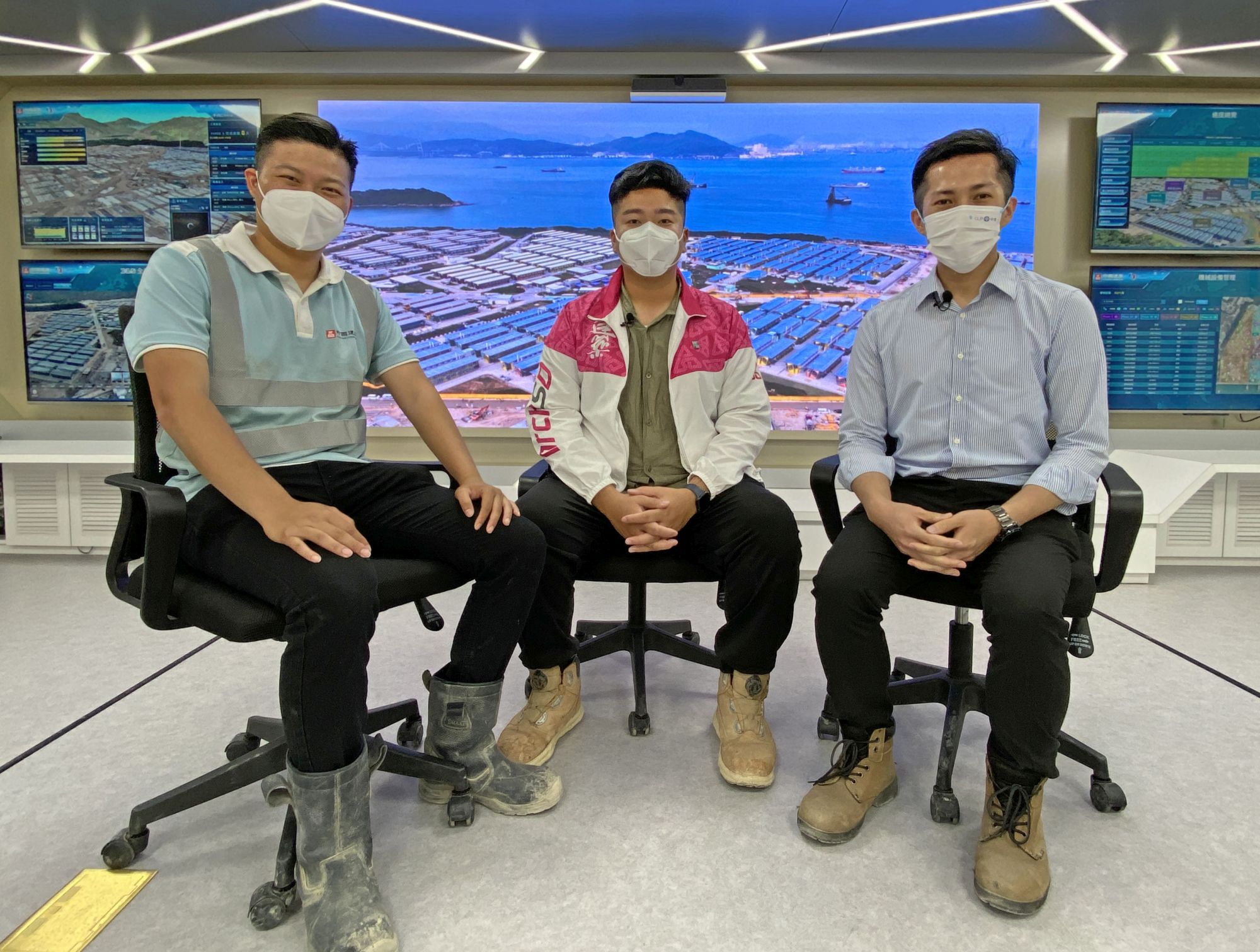 三位90後的年輕工程師表示，參與興建社區隔離設施令他們眼界大開，尤其是「組裝合成」建築法（MiC）可以大幅縮短建築時間、提升生產力等。