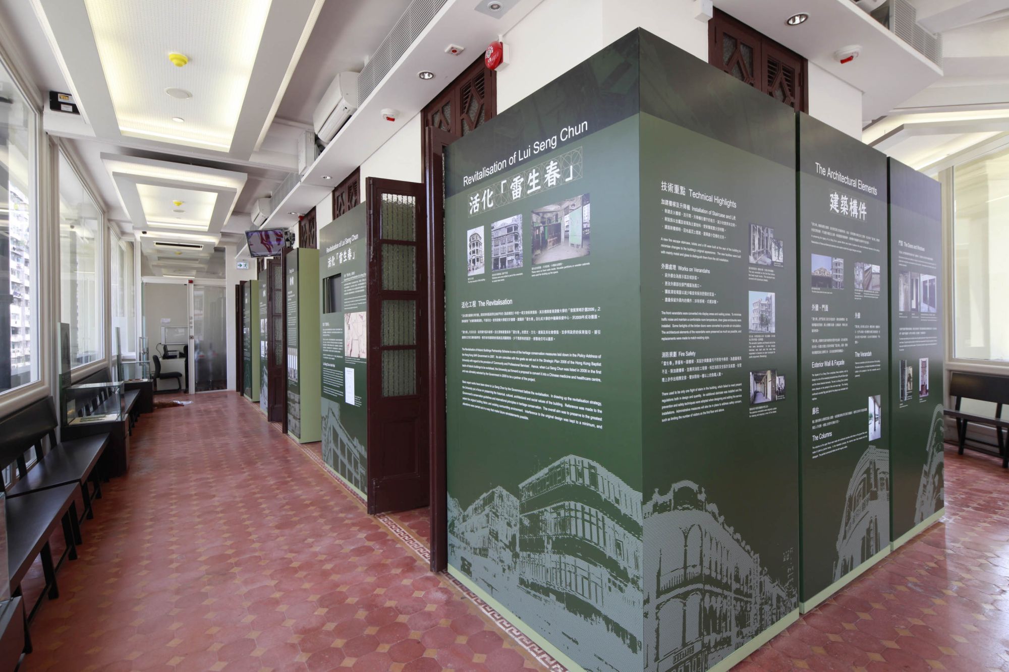 遊廊設置展示區，介紹活化雷生春項目及唐樓建築特色。