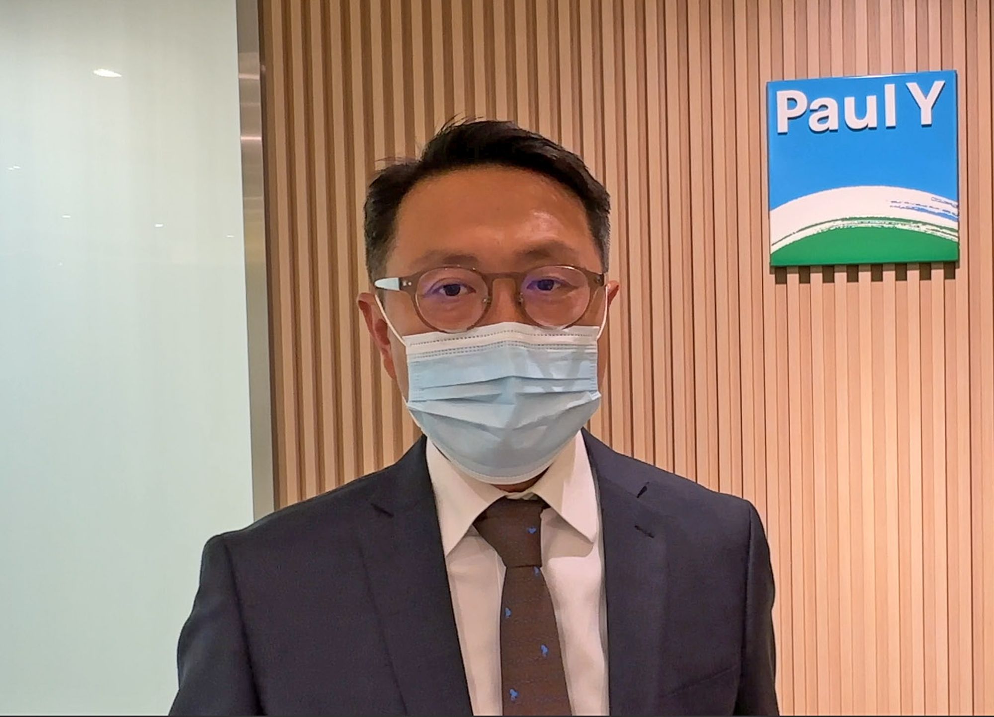 香港建造商會第一副會長李恒頴表示，商會對發展多層現代產業大樓表示歡迎，希望大樓能符合行業營運所需的建築要求，如樓宇的負重、足夠車輛斜道等。