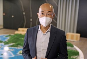 土木工程拓展署署長方學誠表示，人工島可締造契機，把香港西面的策略運輸基建做好，更把北部都會區、人工島和香港島連通。