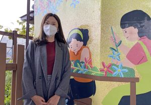 起動九龍東辦事處地方營造經理林穎彤表示，得獎作品「Lift Up九龍東」加入與公眾互動的元素，市民掃描壁畫上的二維碼後，可化身為故事中的人物角色。