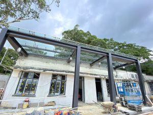 前川龍公立貫文學校現正進行改建工程，預料今年年底完成。