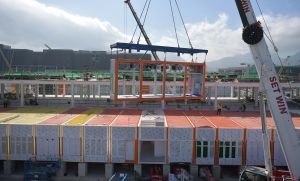 北大嶼山醫院香港感染控制中心由工程展開到竣工移交，僅用了四個月，其中一個重要原因是建築團隊採用多項創新的建築技術，包括建築信息模擬（BIM）技術、「組裝合成」建築法（MiC）和「機電裝備合成法」（MiMEP）。