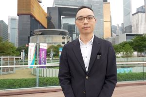 建築署工程策劃經理梁文聰表示，立法會綜合大樓進行擴建工程採用了「組裝合成建築法」（MiC）。