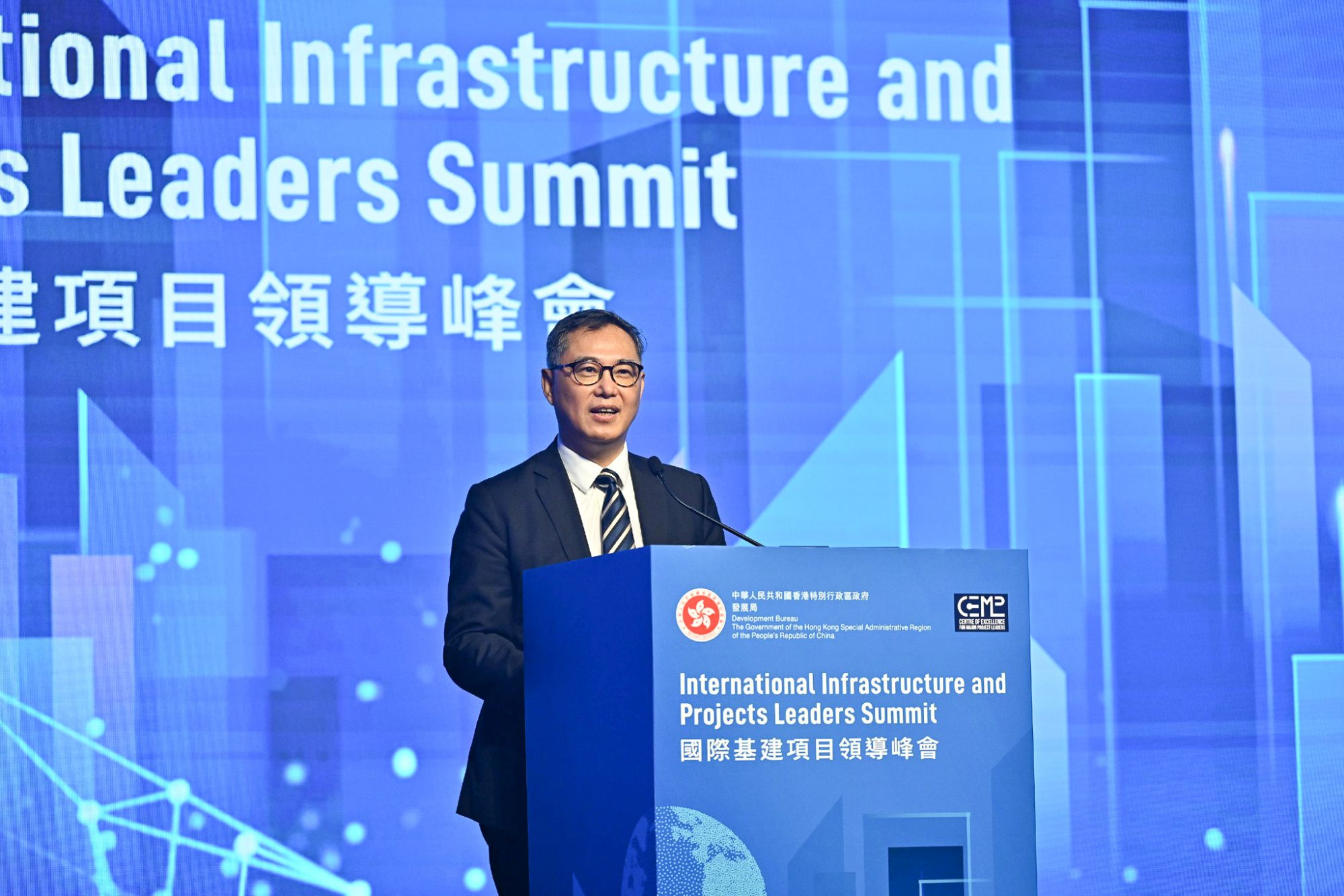 發展局常任秘書長（工務）劉俊傑在峰會作主題演講。