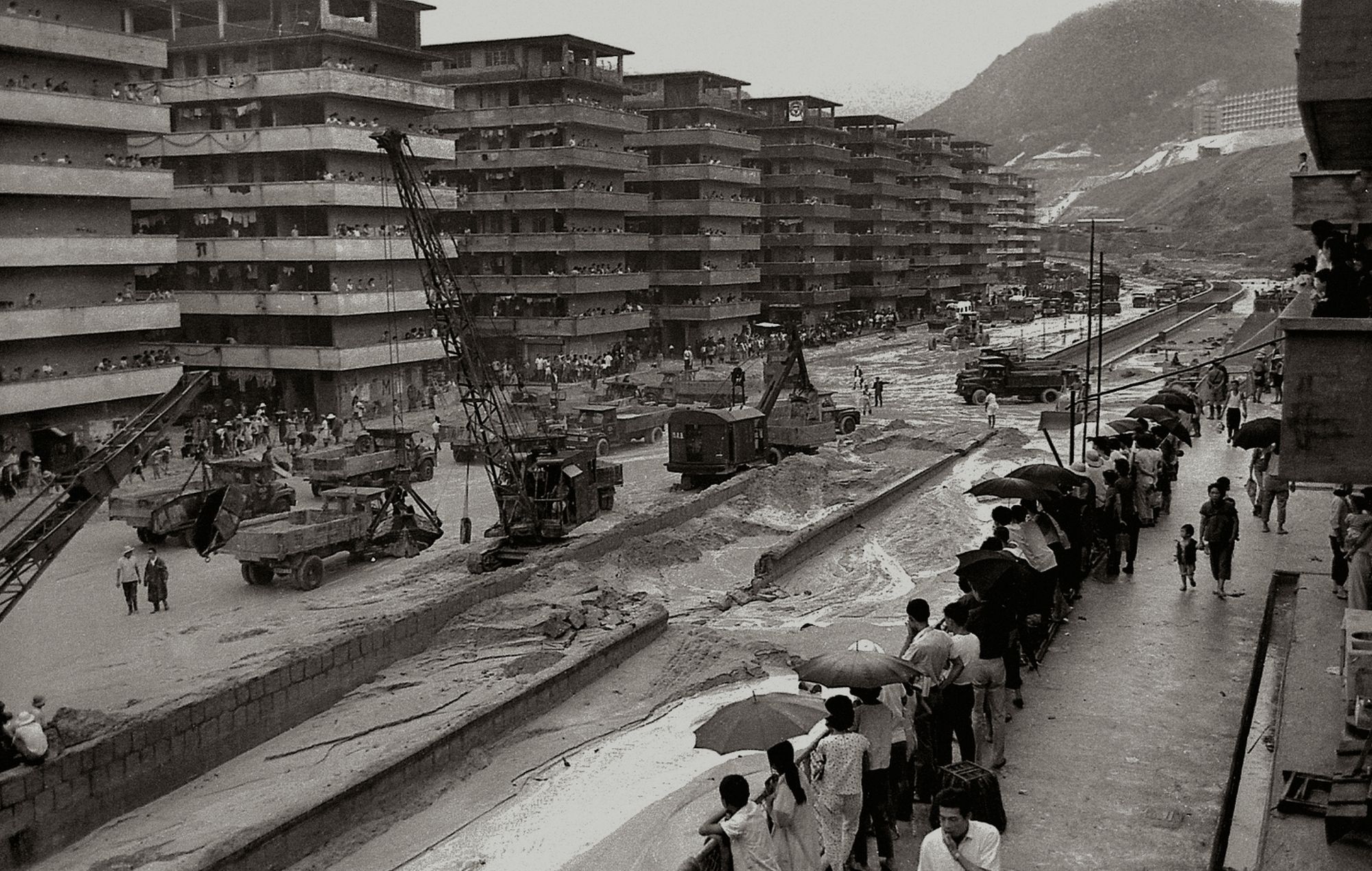 明渠在敬業里收窄，形成瓶頸，暴雨時容易導致水浸。