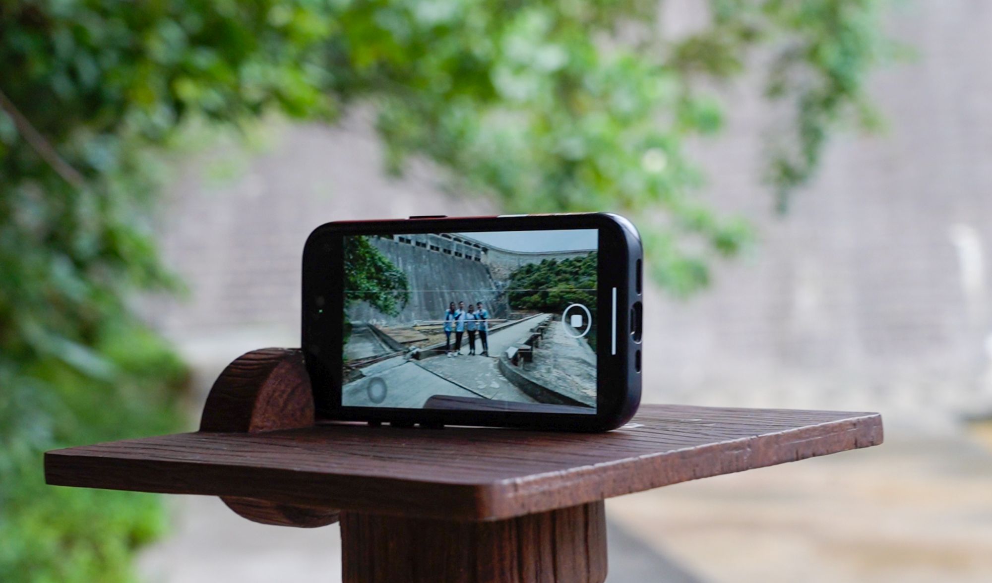 大潭篤水塘水壩底的新行山徑增設自拍攝裝置，方便市民「打卡」。長廊指示牌亦採用擴增實景技術（AR），讓市民透過可以掃描環島長廊標誌連結至相關網頁，了解項目最新資訊、路線建議、特色景點簡介及交通資訊等。