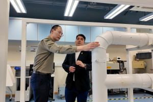 現正從事物業及設施管理工作的冼嘉棋是受惠學員之一，他獲計劃的資助，在香港高等教育科技學院修讀屋宇設備工程（榮譽）工學士學位課程。