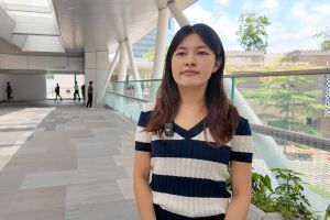 在金鐘上班的蔡小姐認為，金鐘二橋落成後非常方便，無論是中午時到太古廣場用膳或下班後前往附近的巴士站乘車歸家，均節省不少時間。