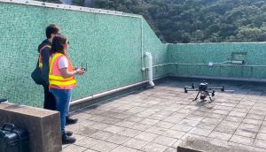 土力工程處正透過運輸及物流局低空經濟「監管沙盒」兩個試點項目，測試新技術和應用場景。試點項目一位於西貢大網仔，重點為測試突破現行高度限制和在超視距飛行模式下作大範圍天然山坡監察。處方已完成第一階段數據收集，並建構基線地貌模型，以用作對比天然山坡在大雨前後的狀況。