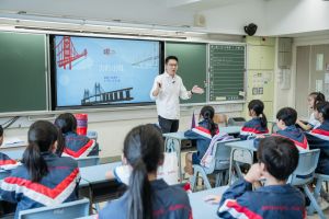 教師利用教與學材料中提供的實例教授學生力學。