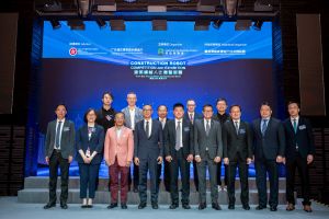 「建設未來：建築機械人」論壇是展覽其中一項重點活動。圖示主禮嘉賓與來自世界各地的講者合照。