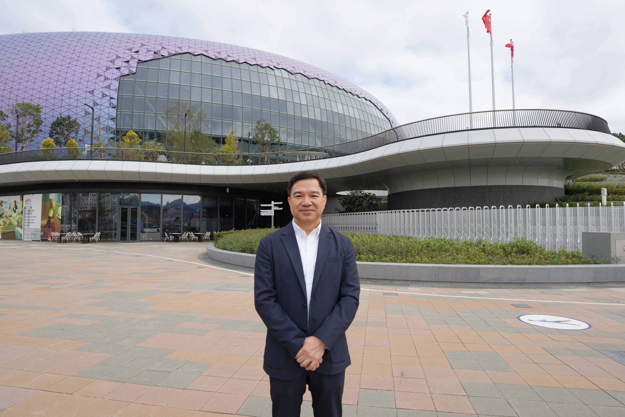 香港建造商會代表馬德源表示，在啟德體育園主場館施工過程中，BIM和裝配式設計（DfMA）技術成為裝嵌大型預製組件「零誤差」的關鍵。