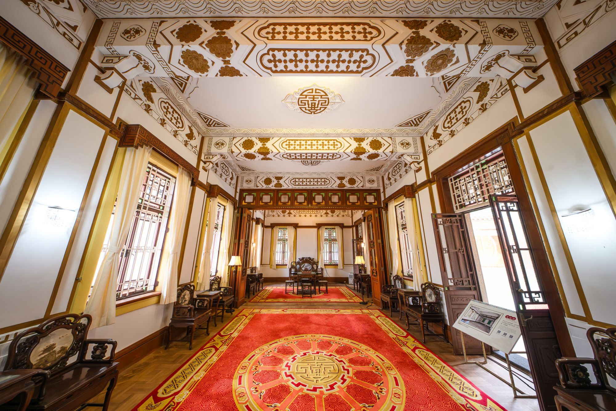 圖示大宅昔日用作宴客的紫檀廳。