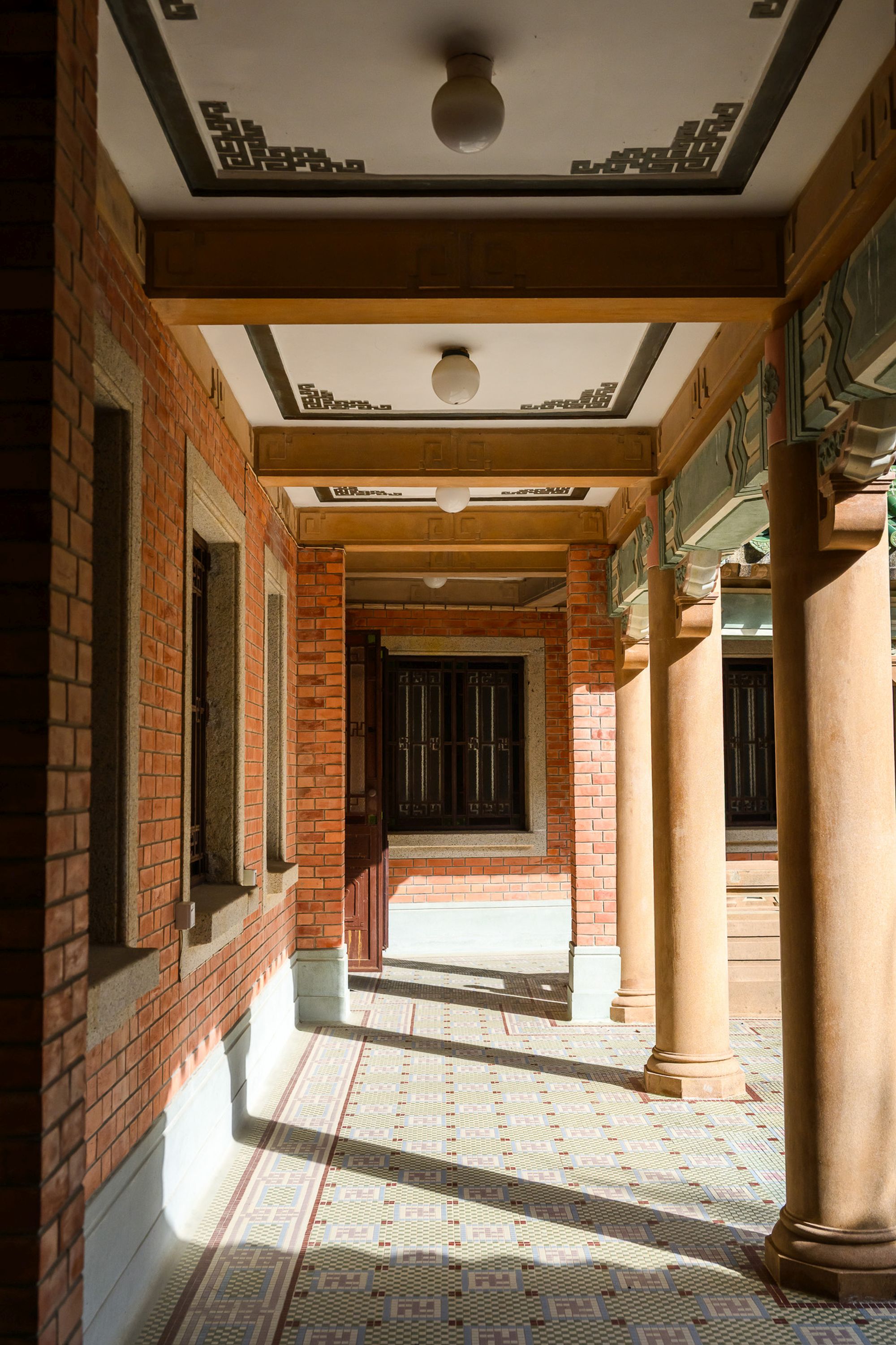 圖示大宅外廊。