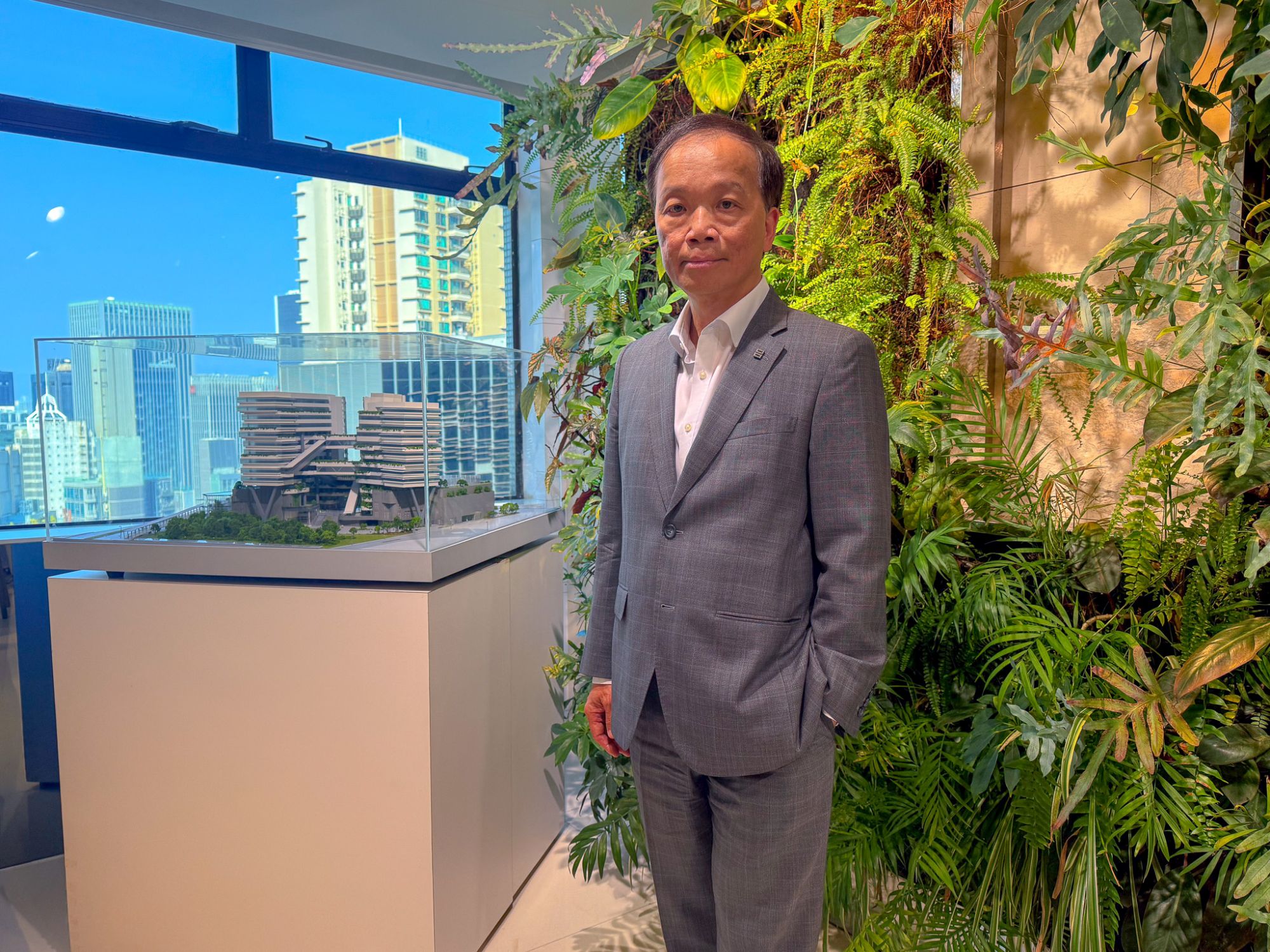 香港建築師學會執業事務部成員梁傑文表示，北部都會區除了發展規模較龐大之外，亦包含了不同產業和創意科技，審批流程一般較為複雜，他相信精簡審批流程措施可有助北都大大提升發展效率。