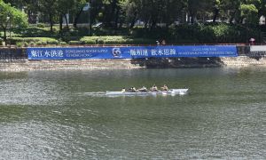 水務署聯同中國香港賽艇協會於去年九月在賽馬會沙田賽艇中心合辦「東江供水60周年傳承划」，吸引共18個工務部門、公共服務機構、工程顧問公司及大學超過250人參加。