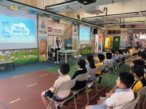 水務署舉辦校園巡迴講座宣傳「飲水思源」的愛國信息。