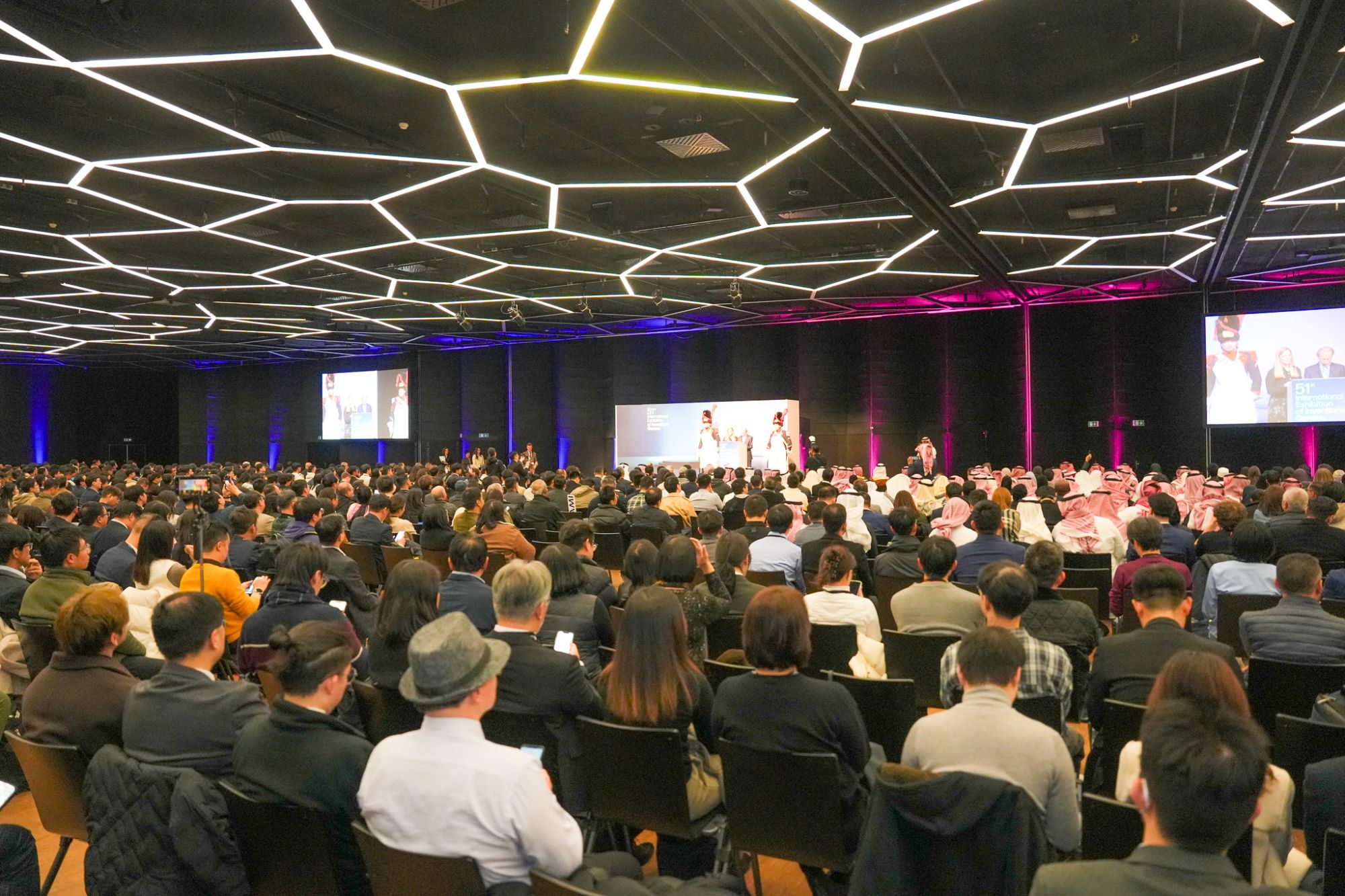 發展局團隊及工務部門包括渠務署、土木工程拓展署、屋宇署、水務署、機電工程署和路政署，在今屆日內瓦國際發明展榮獲多個獎項。