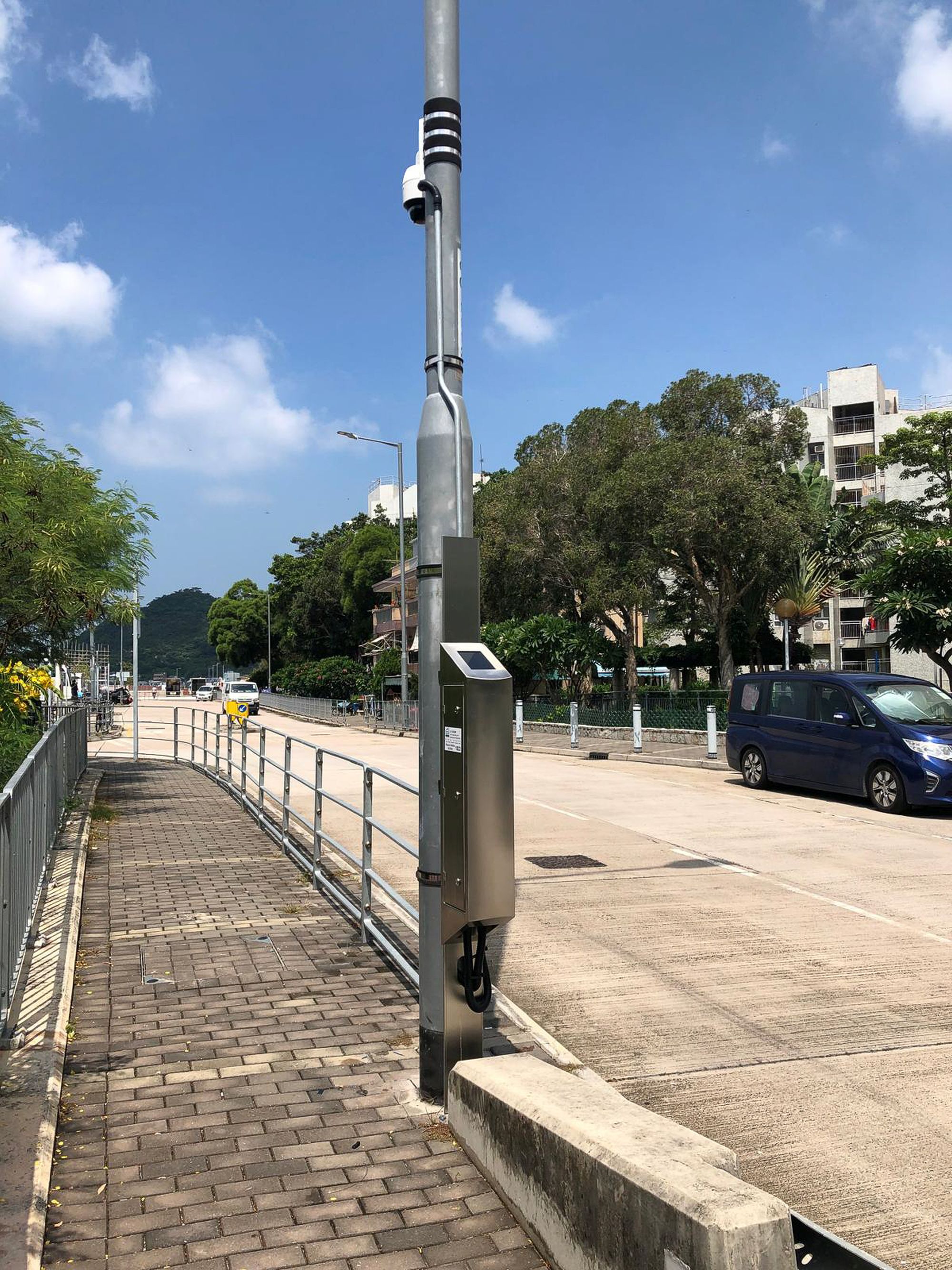 為便利市民及遊客計劃行程，土木工程拓展署設計了「大澳旅遊熱點人流資訊」系統，涵蓋大澳人流較集中的地方，利用嶄新視頻分析及Wi-Fi和藍牙感應器偵測技術，以一站式網站提供實時人流資訊、串流影像、天氣和公共交通服務資訊。