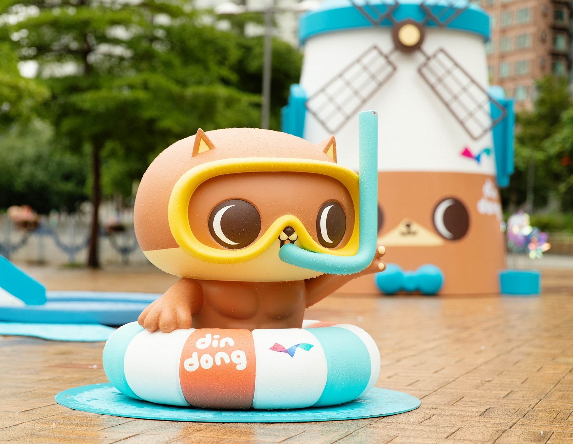 圖示在荃灣西海濱舉行的「水上嘉年華」，場內有多個「癲噹」裝置。