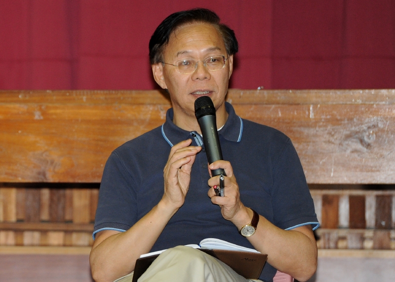 麥齊光聽取市民意見。 (Image)