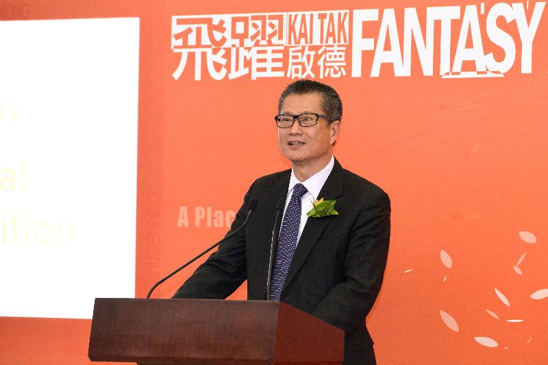 陳茂波在典禮上感謝各參賽者為實踐「飛躍啟德」的理想所作的貢獻。