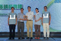 陳茂波（右一）和李承仕（左一）頒發獎項予氣功「八段錦」演練比賽冠軍組別。