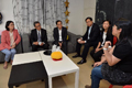 發展局局長陳茂波（左二）今日（九月二十九日）在九龍城民政事務專員郭偉勳（右三）的陪同下，到訪香港聖公會九龍城青少年綜合服務中心－賽馬會青年幹線，並與中心職員茶敍，聽取他們介紹中心支援青少年的多元化活動和服務。