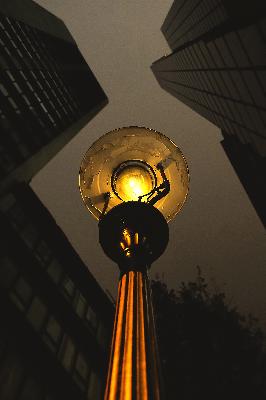 保育及活化歷史建築攝影比賽公開組亞軍作品 － 中環都爹利街石階及煤氣路燈。