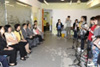 發展局局長林鄭月娥到訪位於彩雲邨的禮賢會彩雲綜合青少年服務中心，欣賞一群青少年的歌唱表演。