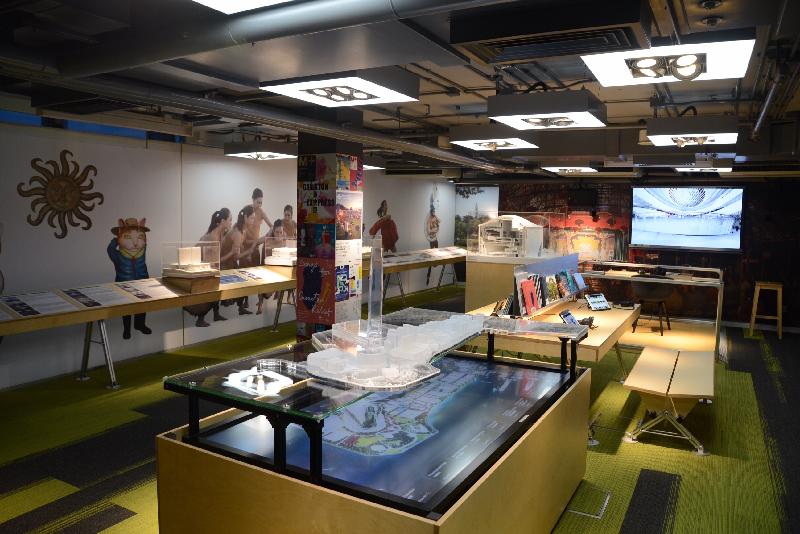 「印象∞香港」展覽由明日（六月二十日）至十一月三十日於展城館舉行。「藝‧文」展區展示大眾未來可透過西九文化區，了解香港未來的藝術發展。