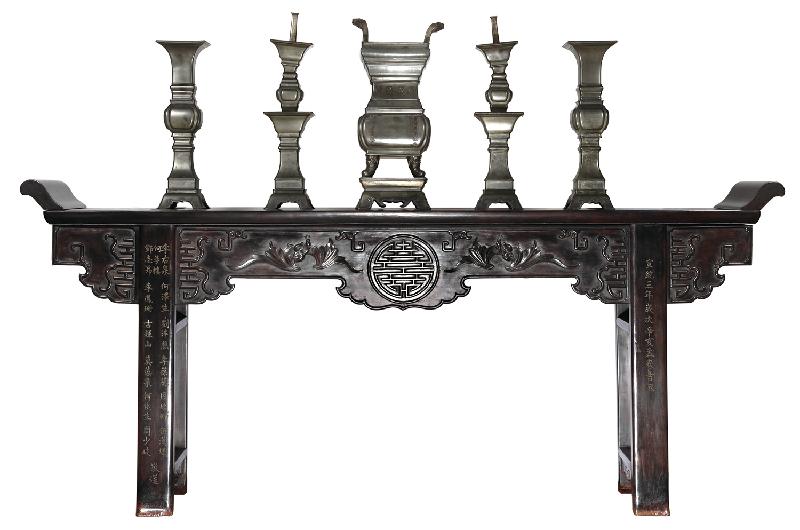 An exhibition entitled &ldquo;Heritage Over a Century: Tung Wah Museum and Heritage Conservation&rdquo; will open from tomorrow (May 29) to September 23 at the Hong Kong Heritage Discovery Centre. Photo shows one of the exhibit highlights, five offering containers at the main hall of Kwong Wah Hospital.