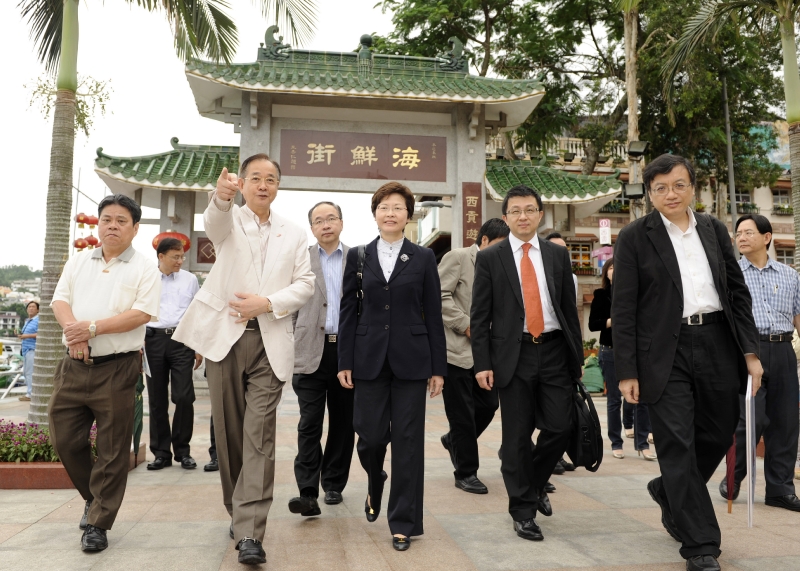 發展局局長林鄭月娥今日（五月二十九日）訪問西貢區了解該區的最新發展。